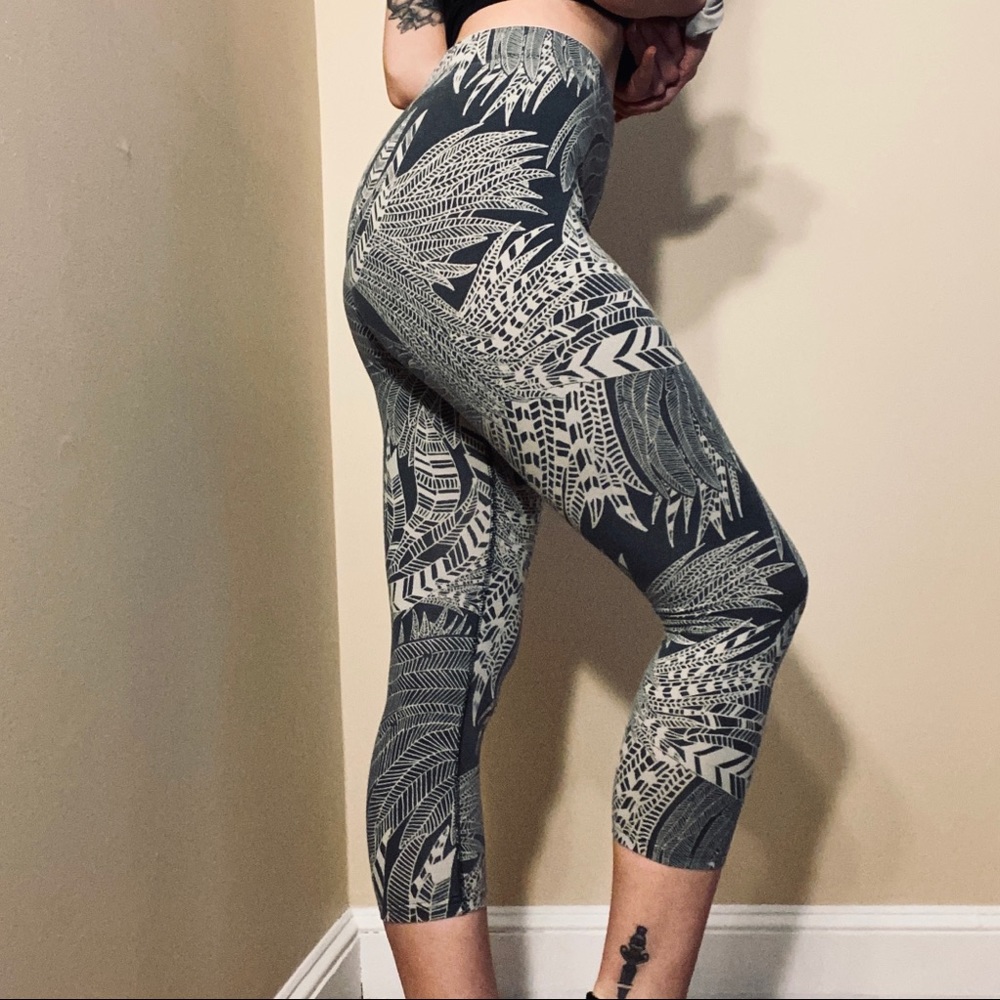 NIKE Leaf Print Crop Cotton Leggings